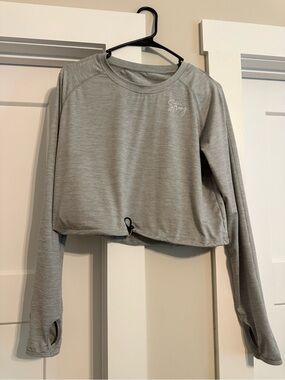 Light Gray Cropped Long-Sleeve Top with Thumbholes